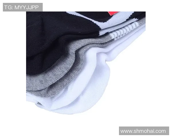 足球袜脚底的设计与功能分析提升运动表现的关键要素